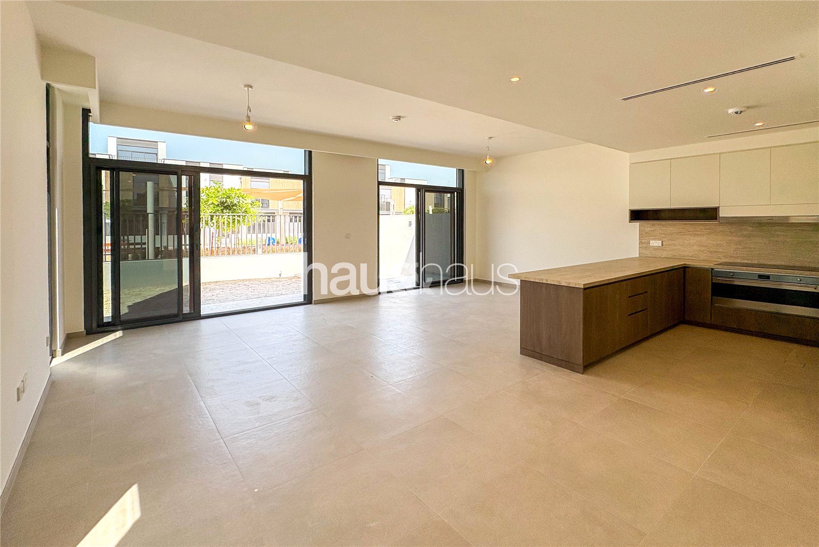 Corner Unit | Vacany | Brand New