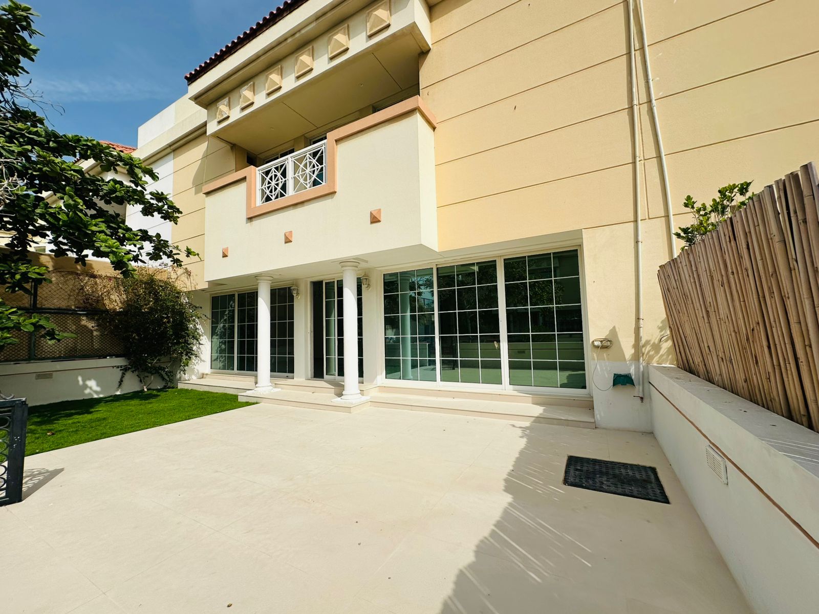 Fully renovated 4 bed villa ,shared pool