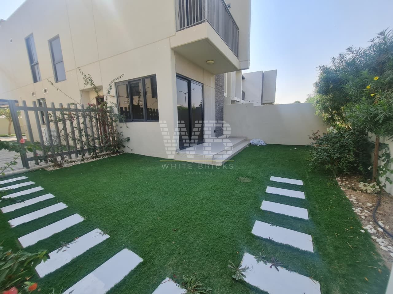 Spacious 3BR Townhouse| Prime Location | Vacant