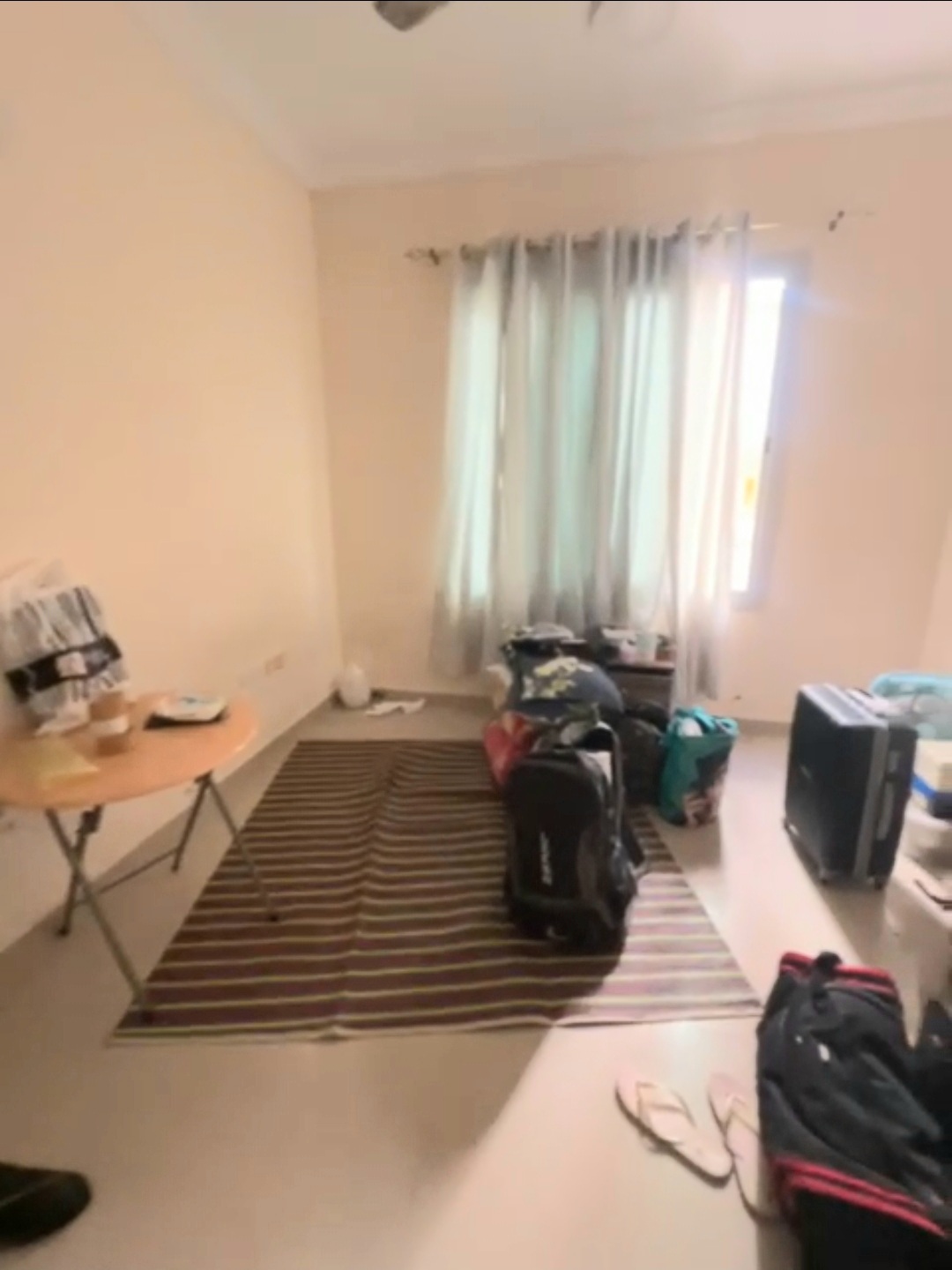 Big Spacious lavish studio full family Building just rent 20k school zone