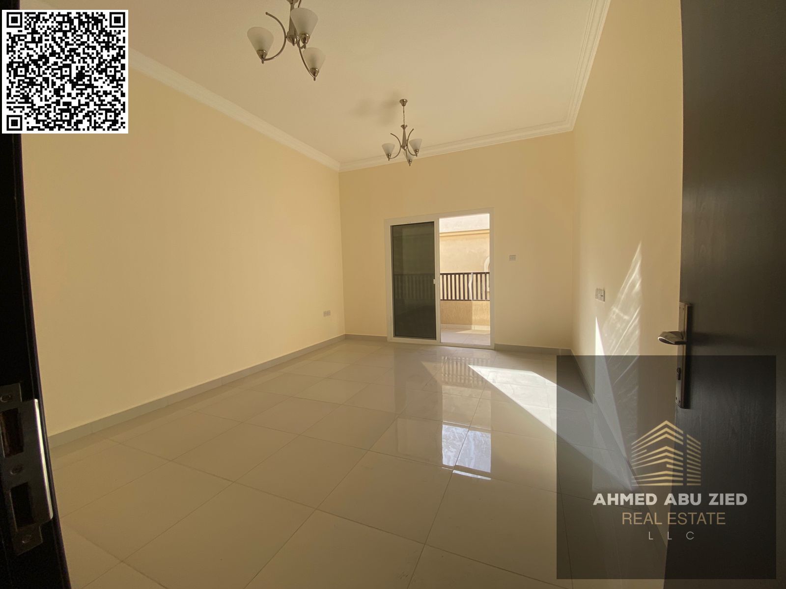 Brand new building, first occupancy available. Two-bedroom apartment with a living room, three bathrooms, a balcony with an open view, spacious areas,