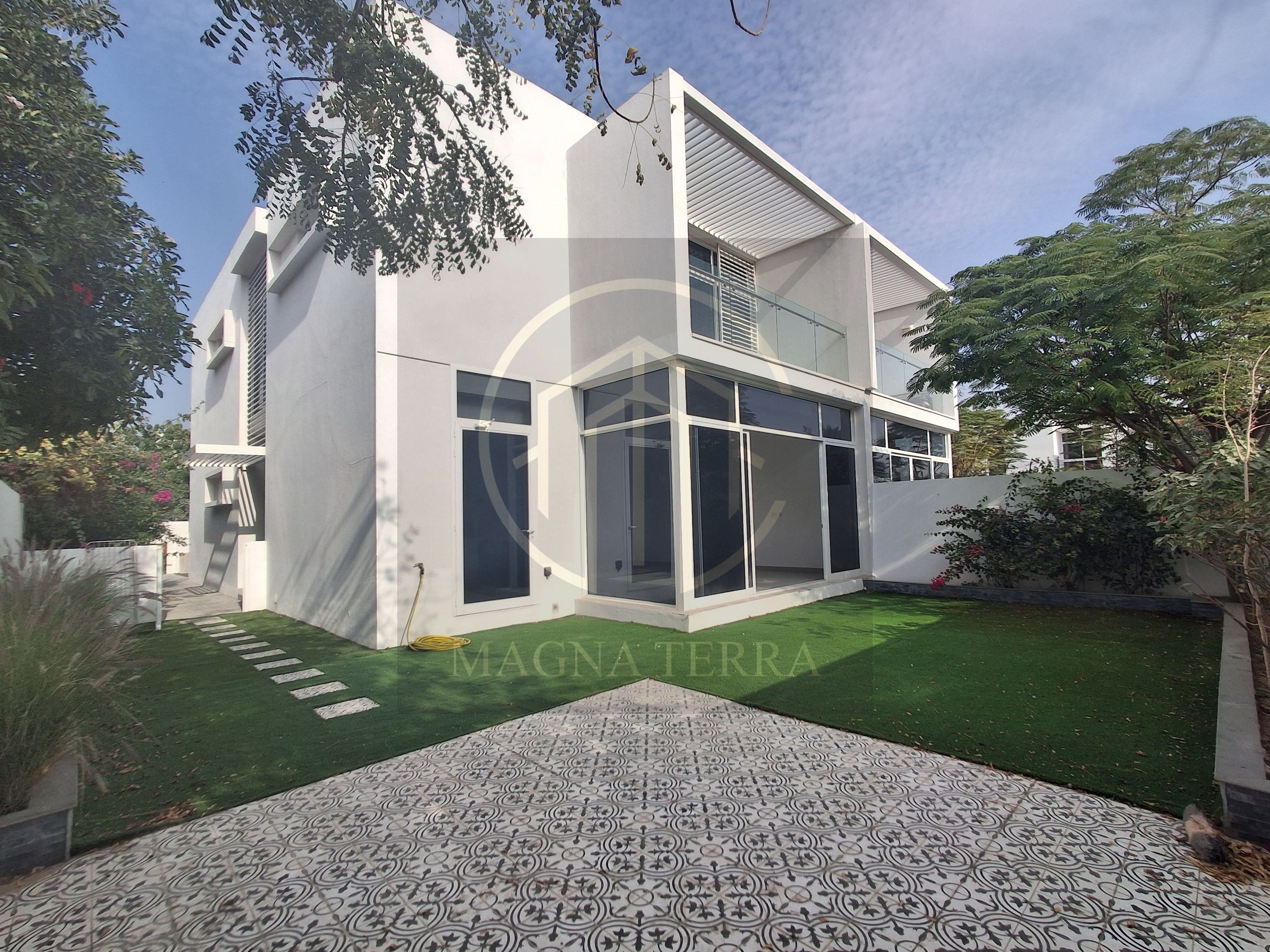 Semi Detached | Single Row | Vacant