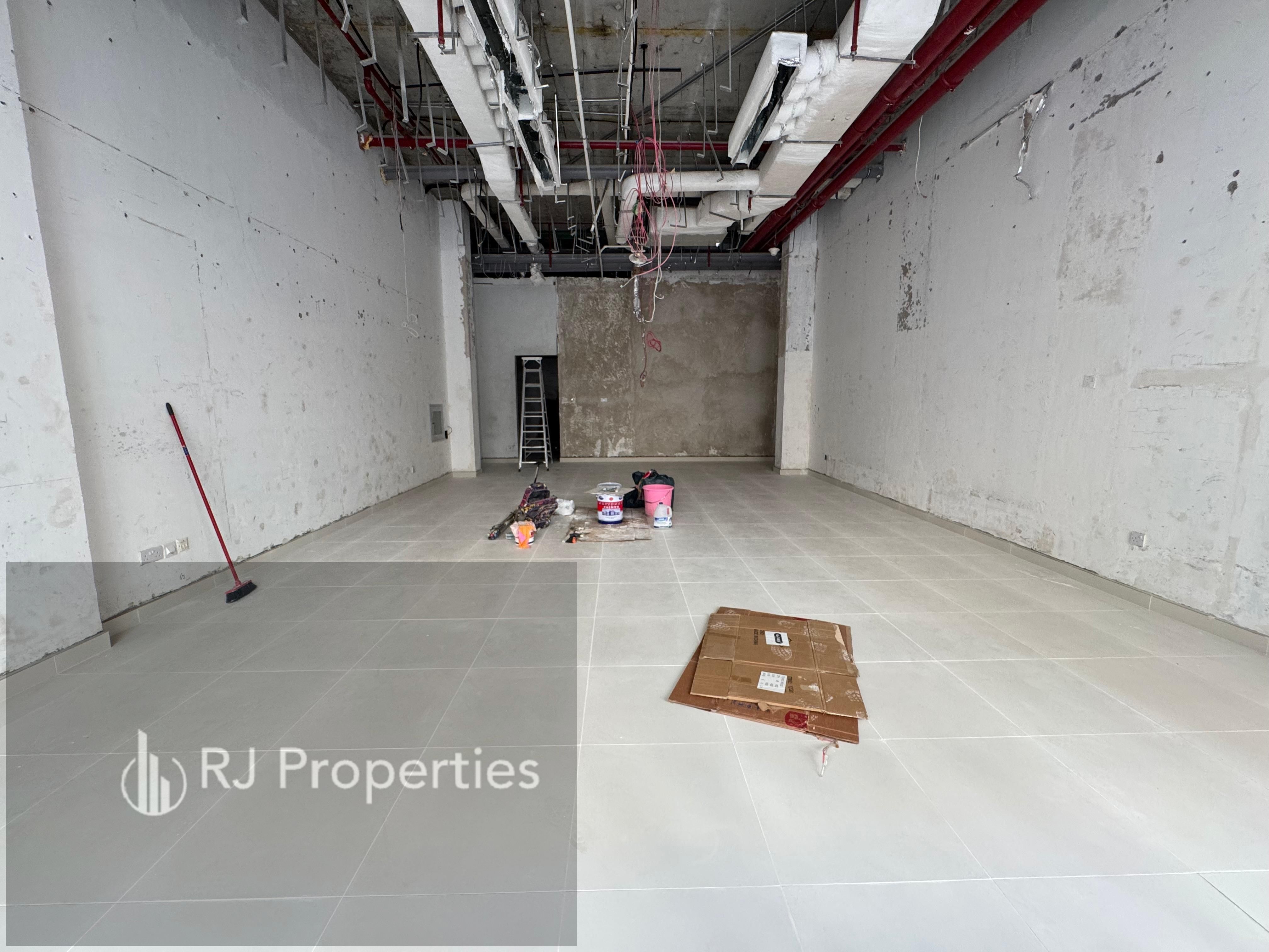 Prime Location luxury shop Business area ready to move close to park only jest 115k