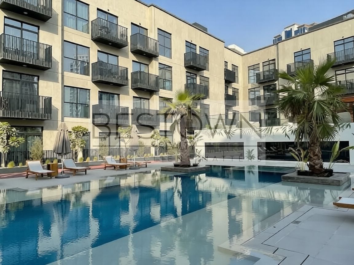 Fully Furnished I Sophsicated I Mid Floor | Ready to move |