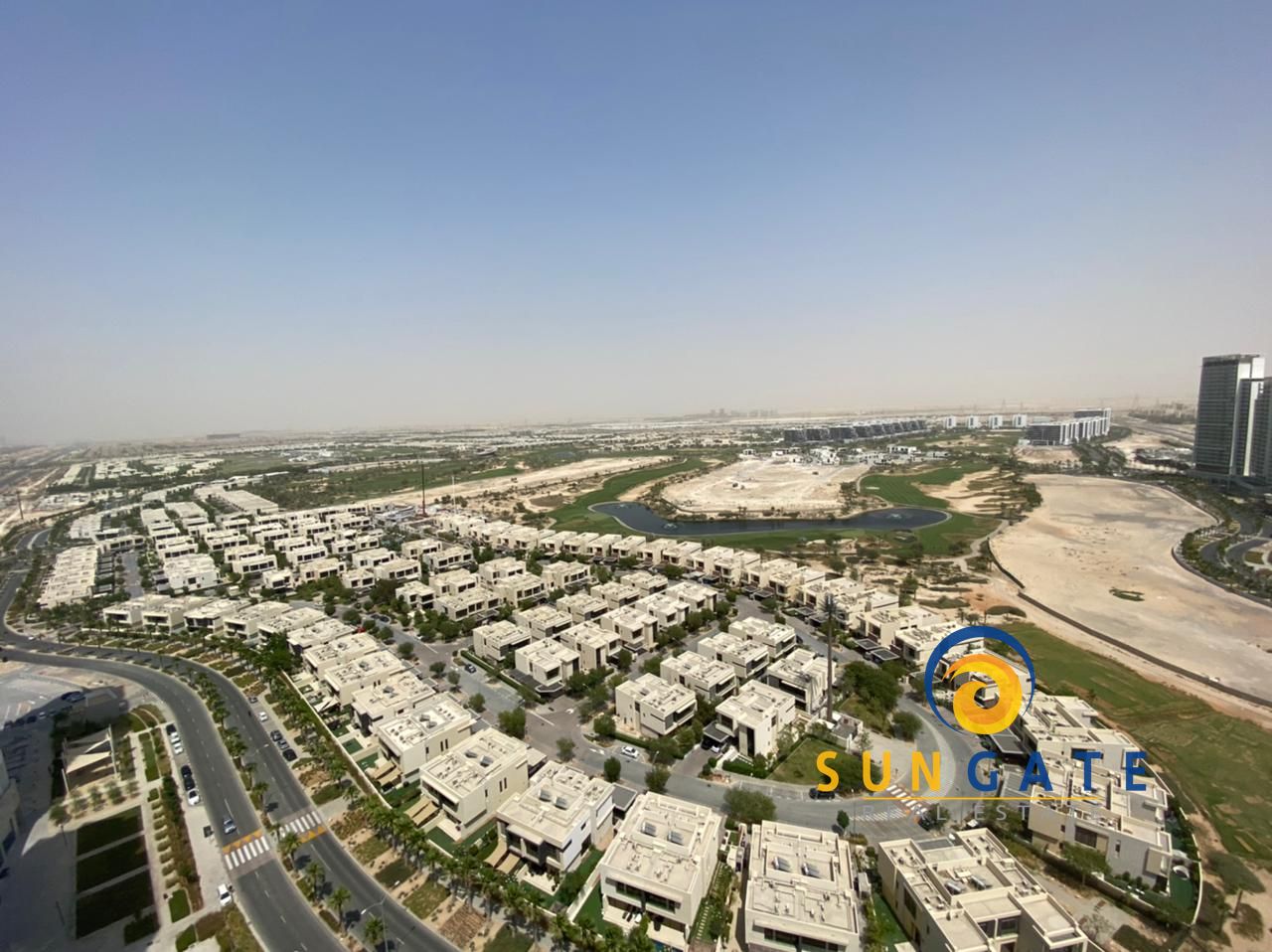 Golf course views , vacant now , equipped kitchen