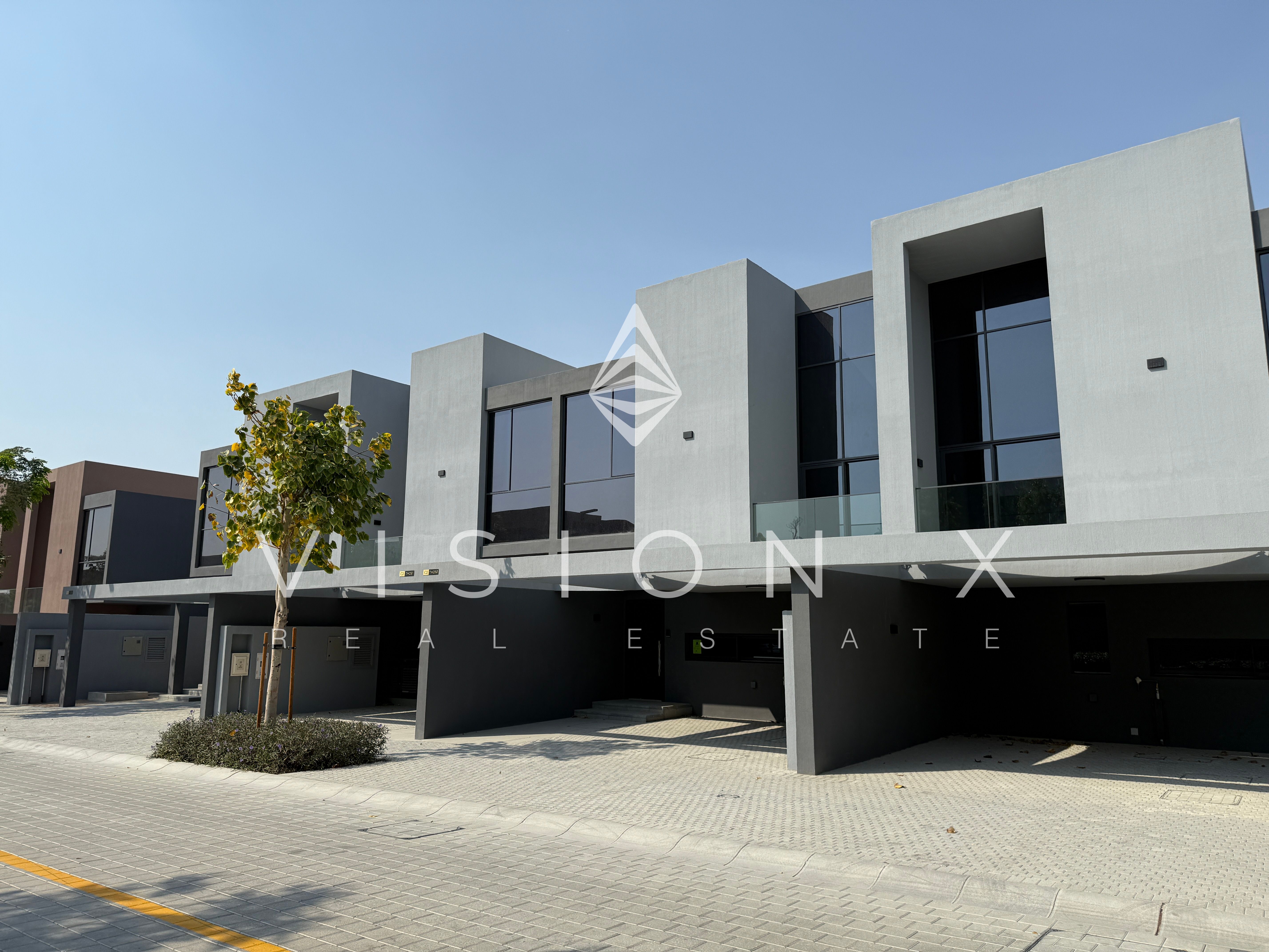 Stylish Townhouse | Popular Location | Ready to Move