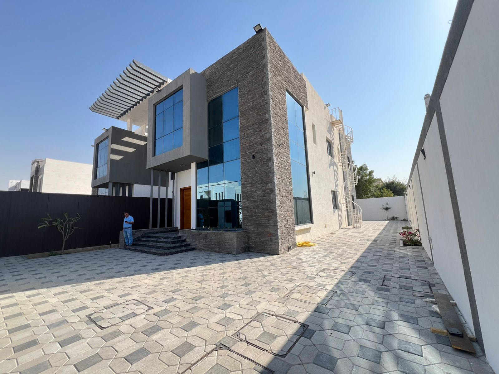 Very huge Lavish 5Bedroom Villa Maid Room With 6Washroom Al Hoshi Prime Location Just in 190k