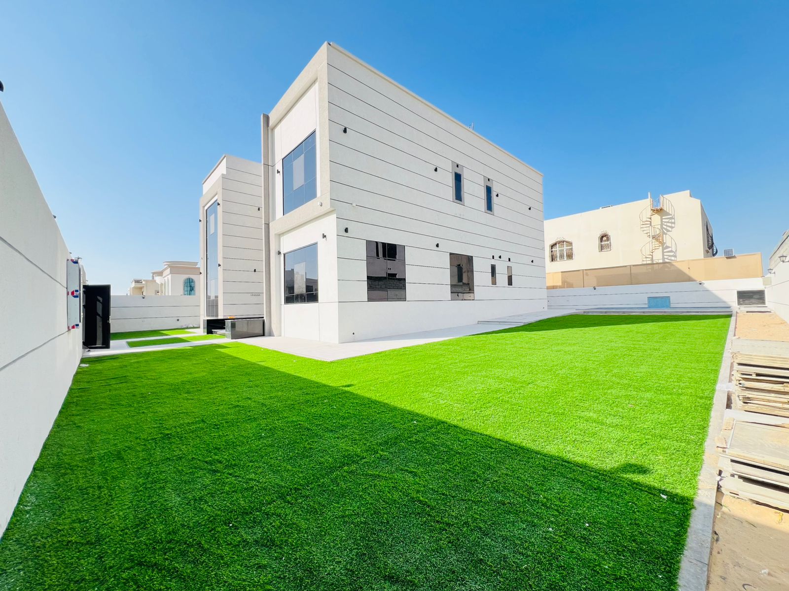 Very Huge 5Bedroom With Maids Room and Pool with 7 Washroom just in 4.8 M