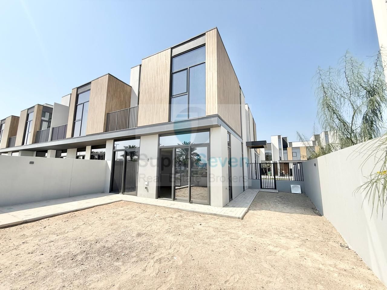 BRAND NEW || CLOSE COMMUNITY || OPEN KITCHEN
