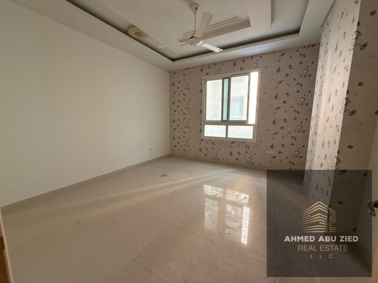 Two stylish bedrooms, first occupancy, one month free, spacious living room, fully equipped kitchen, three bathrooms, full maintenance included by the