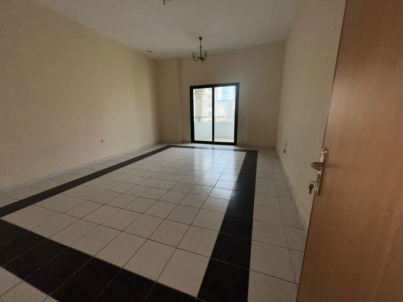 For rent in Sharjah In the Al Qasimia area, a 3-bedroom apartment with a living room, a maid's room, and 3 bathrooms. Excellent view, close to all se