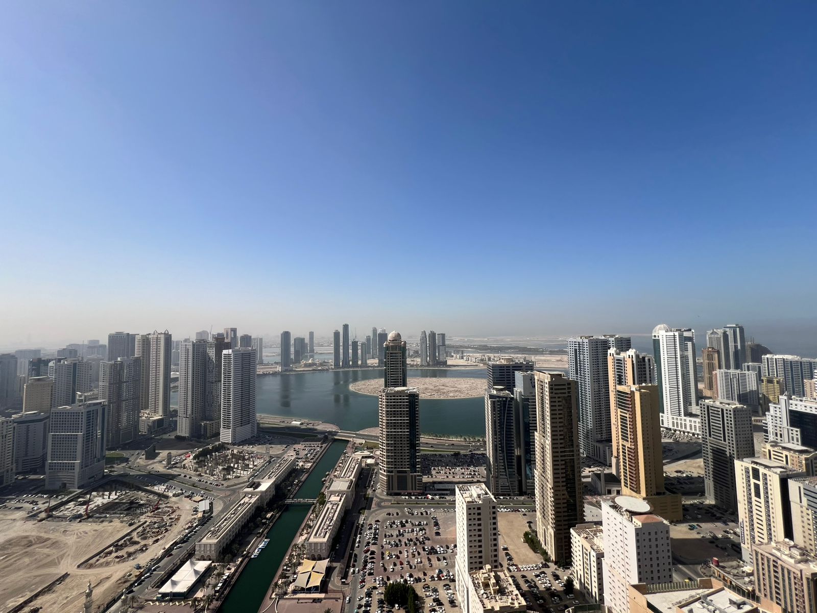 Free parking – free gym + swimming pool – storage room – spacious balcony.
