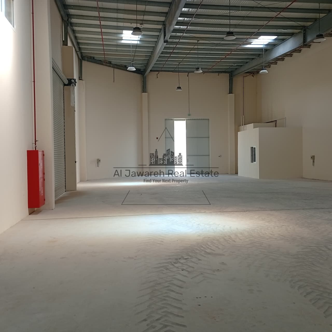 Code 3138 – Annual warehouse for rent in Umm Al Quwain, offering a practical and well-located facility suitable for a variety of light industrial