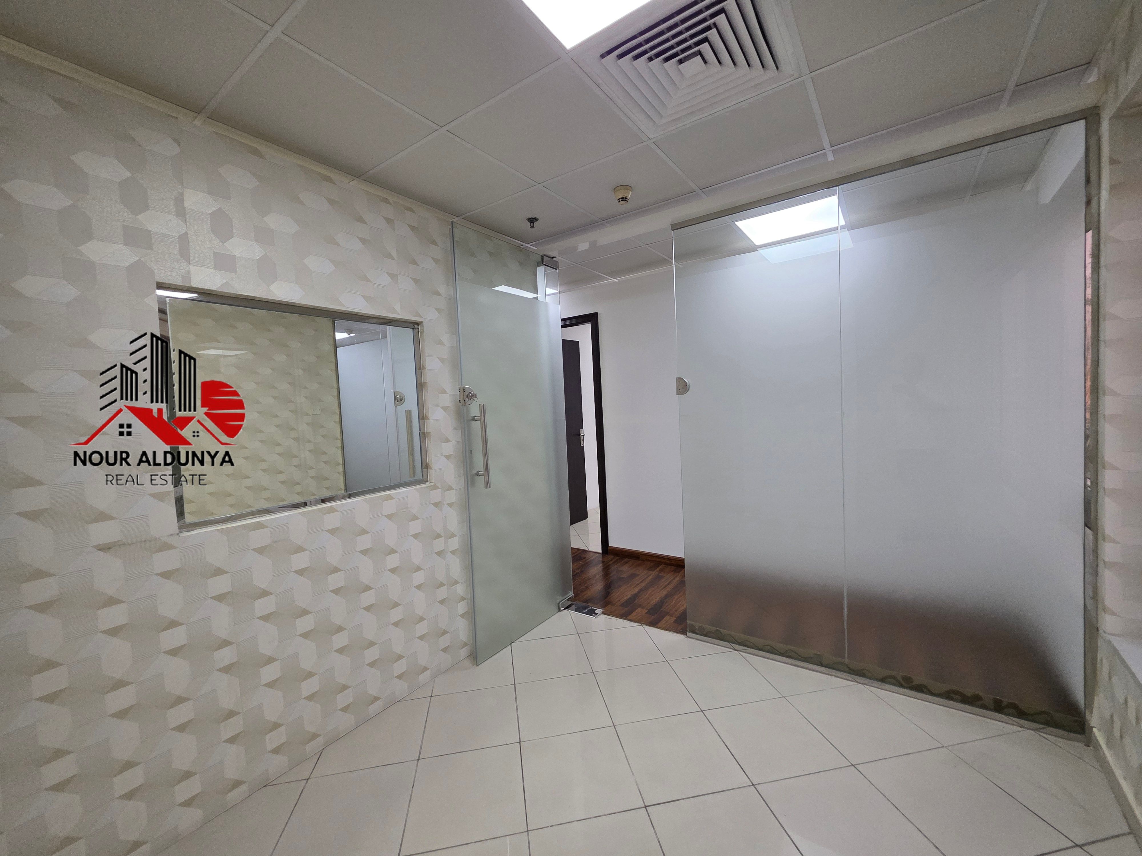 6 CHEQUES. SUPER LUXURIOUS. CLOSE TO METRO. FULLY FITTED 673SQFT OFFICE WITH PARTITION. BOOK NOW