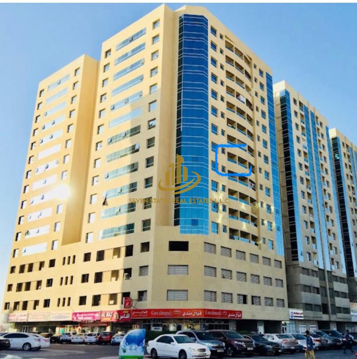 A unique opportunity: Two bedrooms and a corner living room with an open view. All rooms include parking. Fully renovated apartment