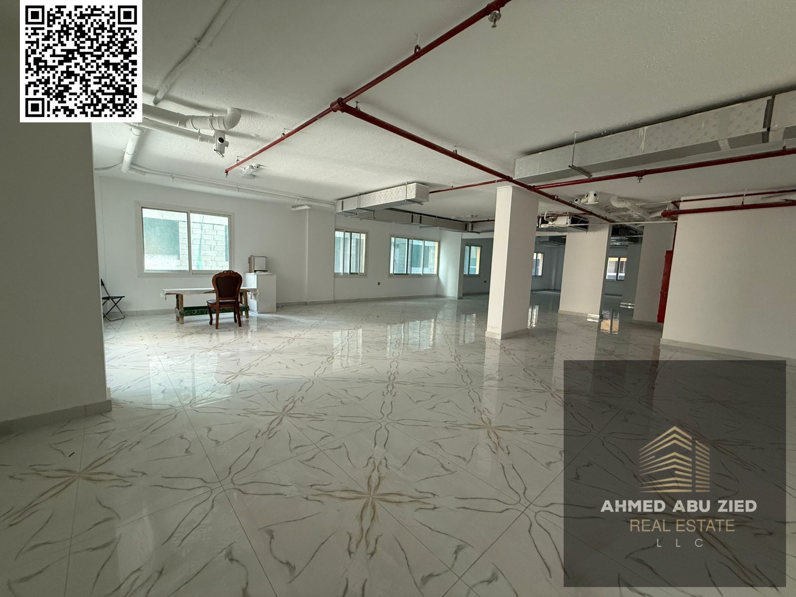 First office space available for rent, suitable for all business activities. Includes one month free, full maintenance provided by the owner for the e