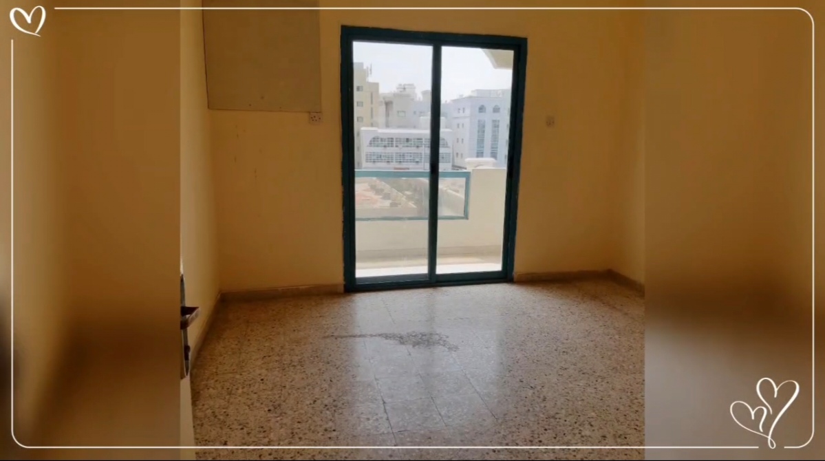 Limited offer 2bhk with balcony family building rent only 28k