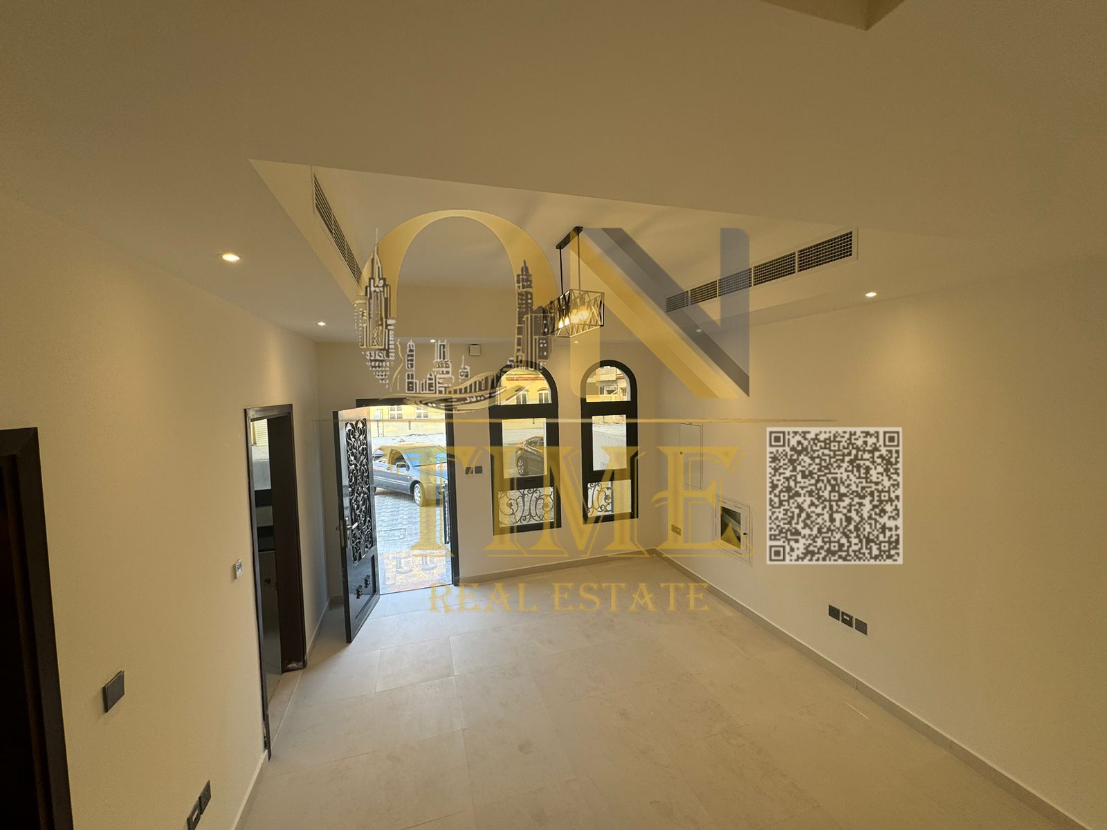 Strategic location offering easy access / Close to Sheikh Mohammed Bin Zayed Road / Large area / Beautiful view