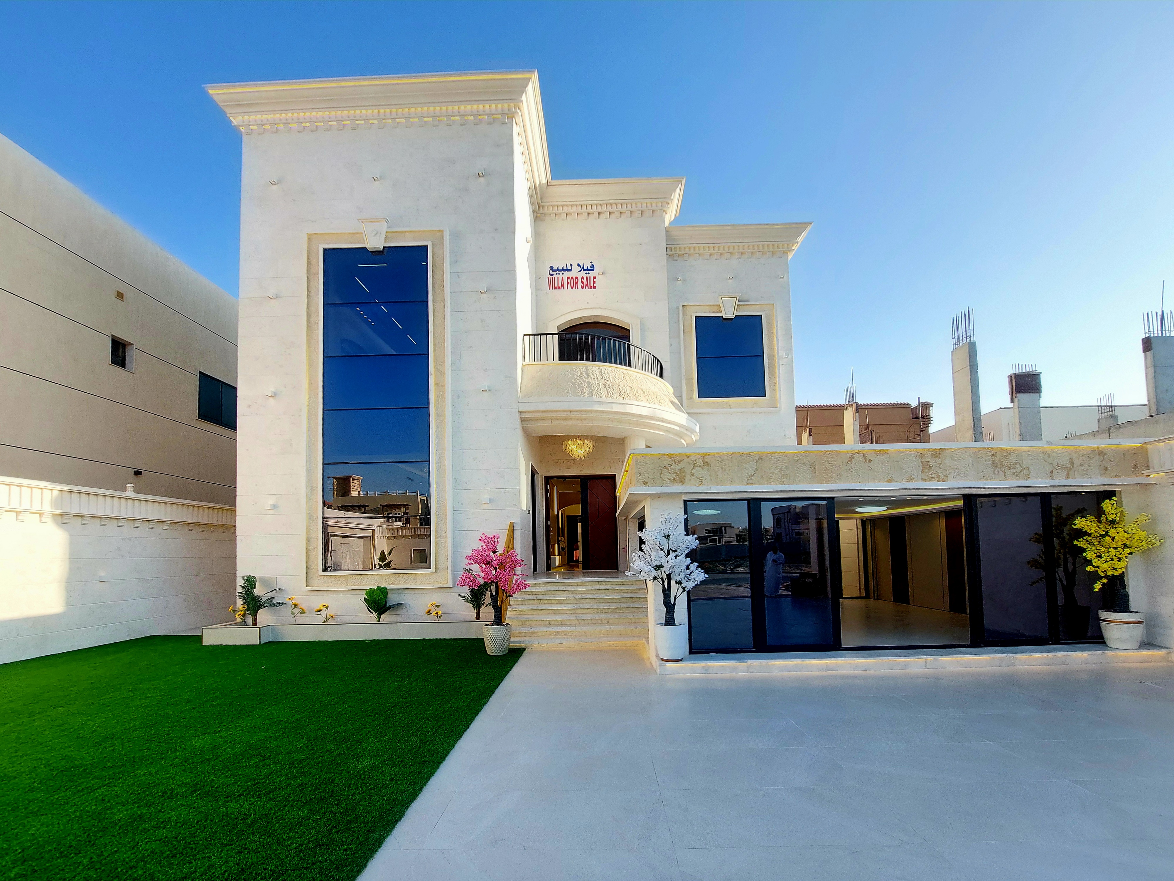 For sale: Classic design villa with central air conditioning, electricity and water included. Freehold ownership with bank financing available.