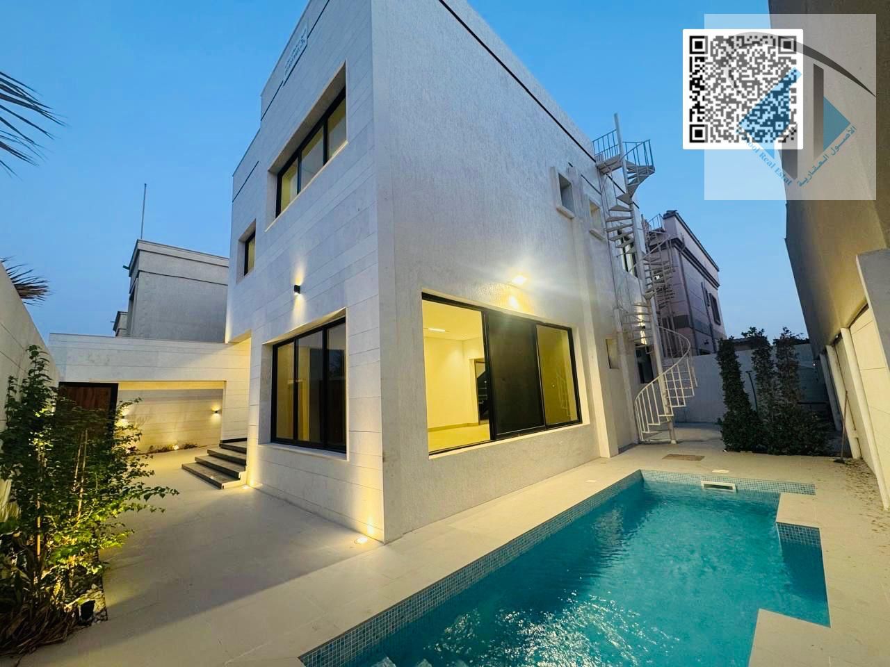 Villa for sale in Ajman, Al Rawda 1 area. Electricity and water connected. Excellent location next to the Sheikh's palace.
