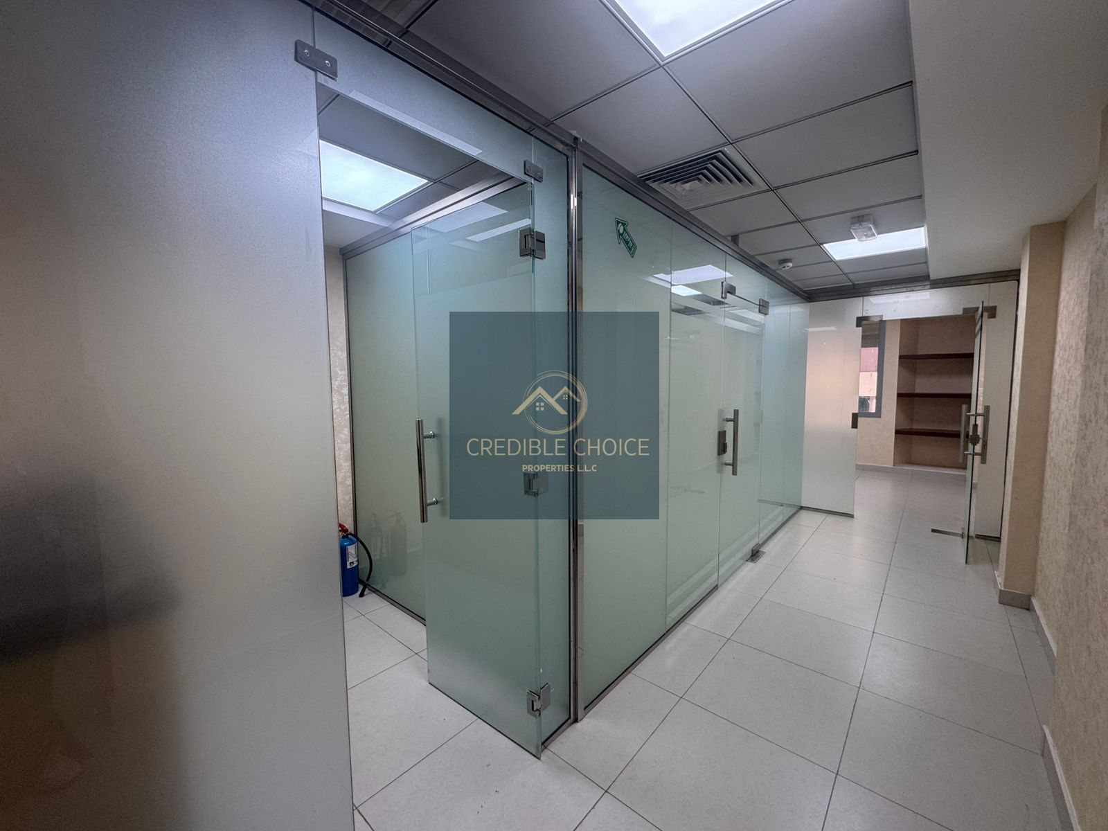 AFFORDABLE OFFICE|WITH ATTACHED WASH ROOM