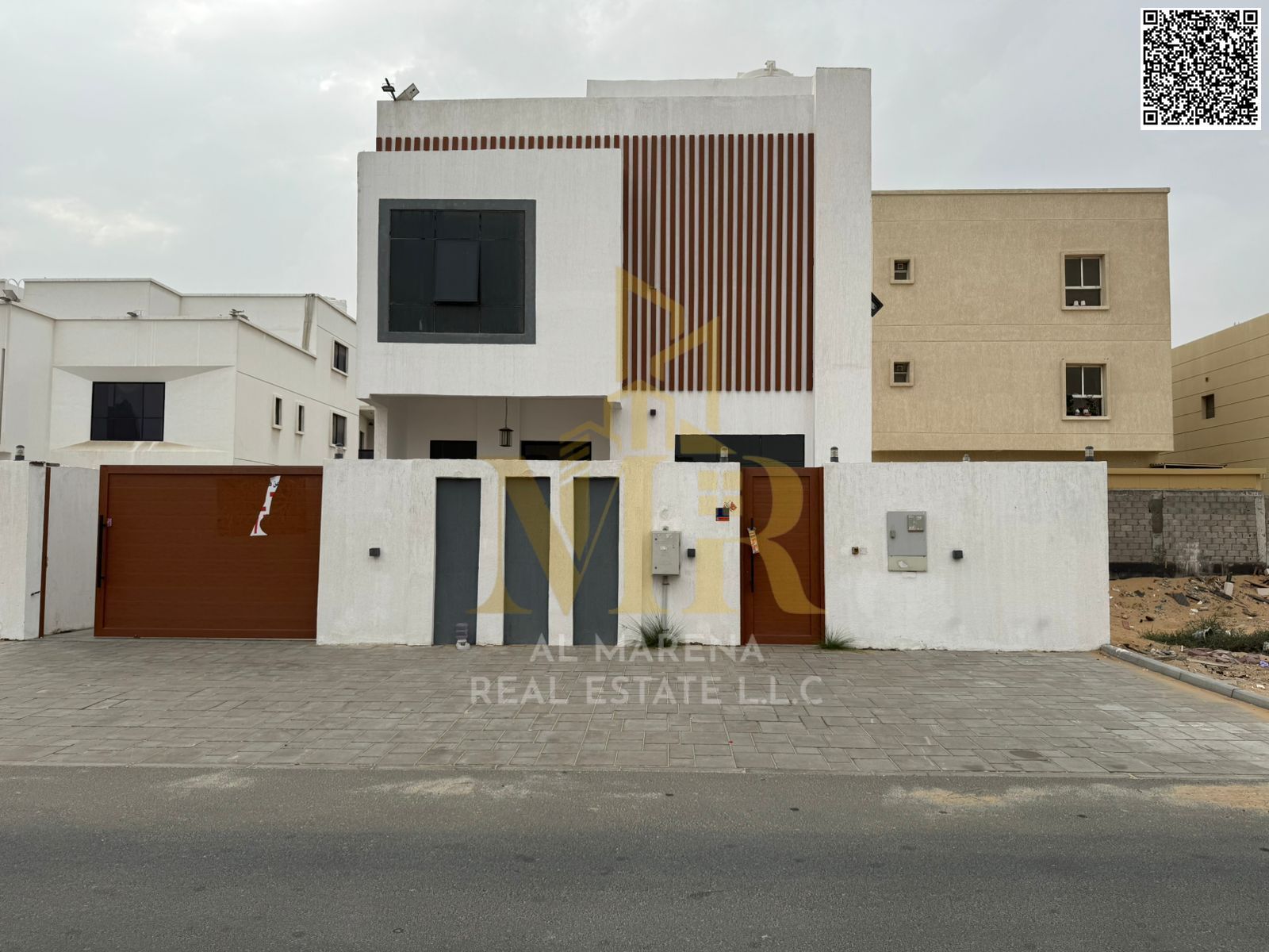 Freehold ownership for all nationalities, directly from the owner, price includes electricity, water, and air conditioning.