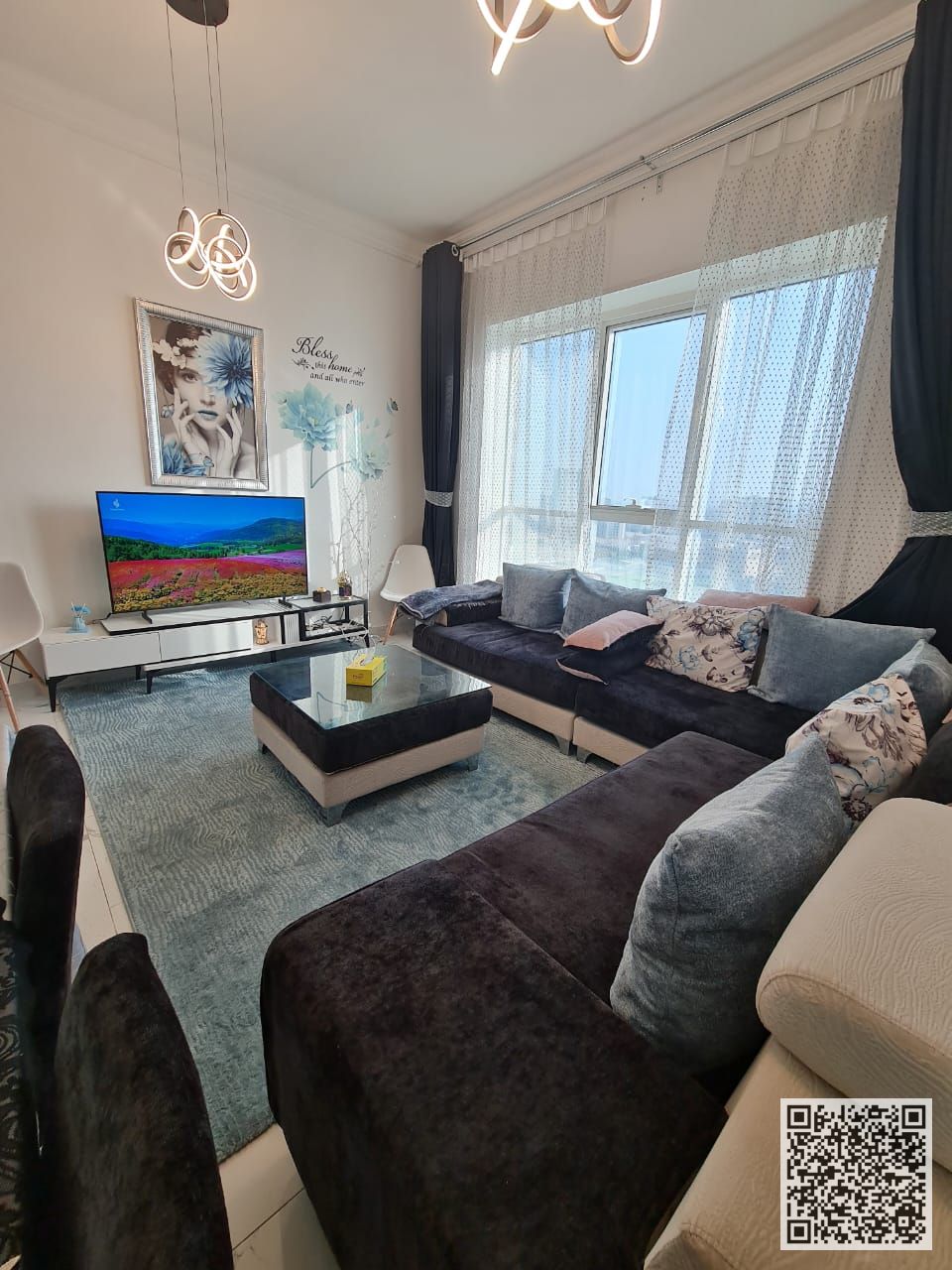 Luxurious and elegant fully furnished one-bedroom apartment with brand new, high-end furnishings in a prime location with a gym, swimming pool, and pr
