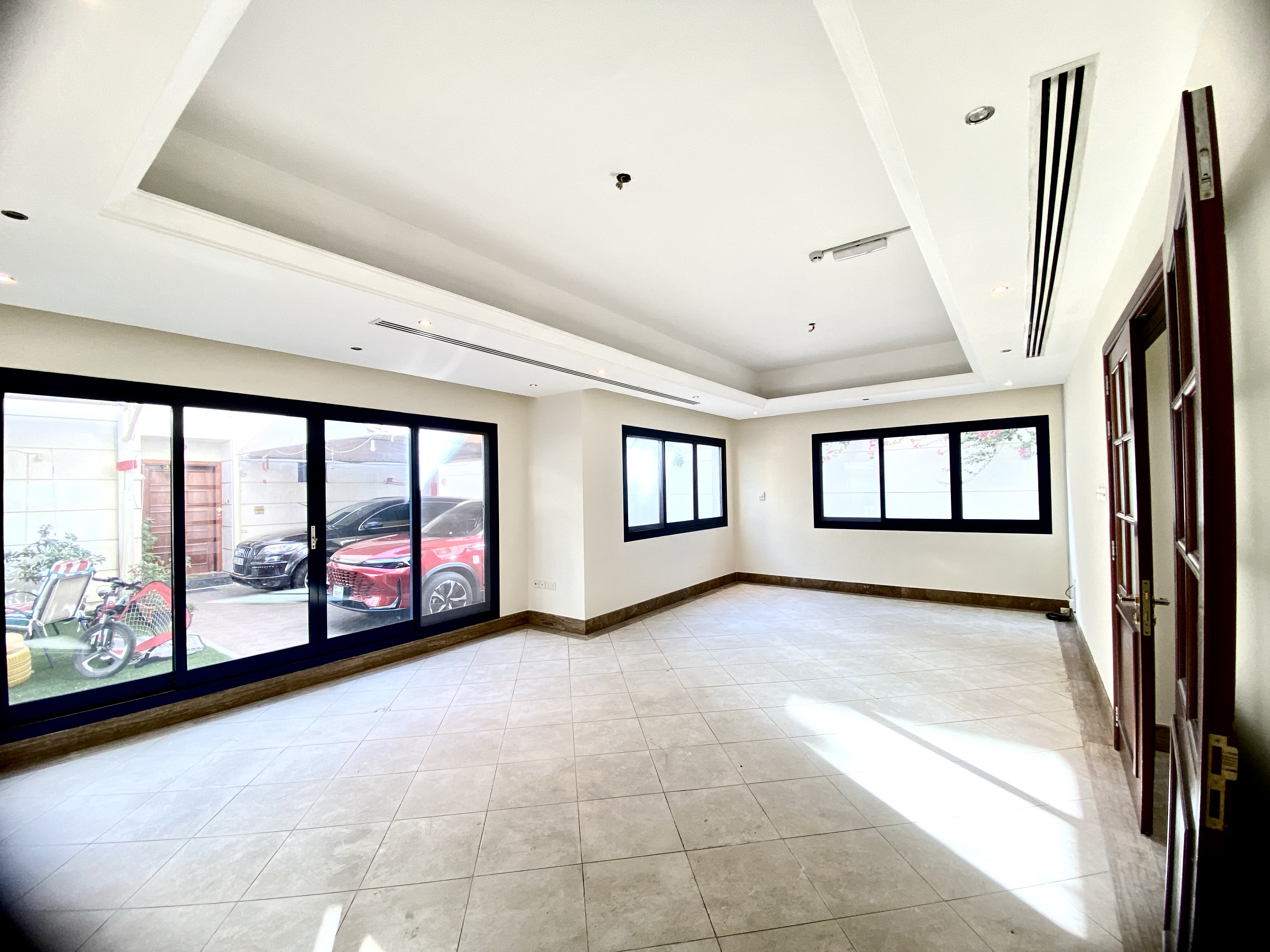 3 MASTER BEDROOM VILLA WITH MAID ROOM AND CLOSE KITCHEN AND PRIVATE ENTRANCE
