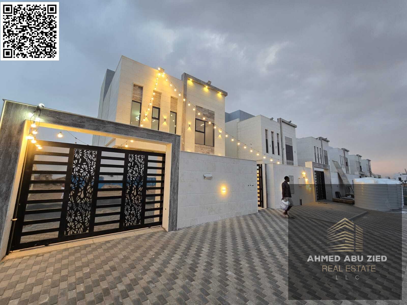 Villa in Al-Haliou: 2 regular bedrooms, a living room and salon, laundry room on the first floor, 3 master bedrooms with a lounge, roof with a master
