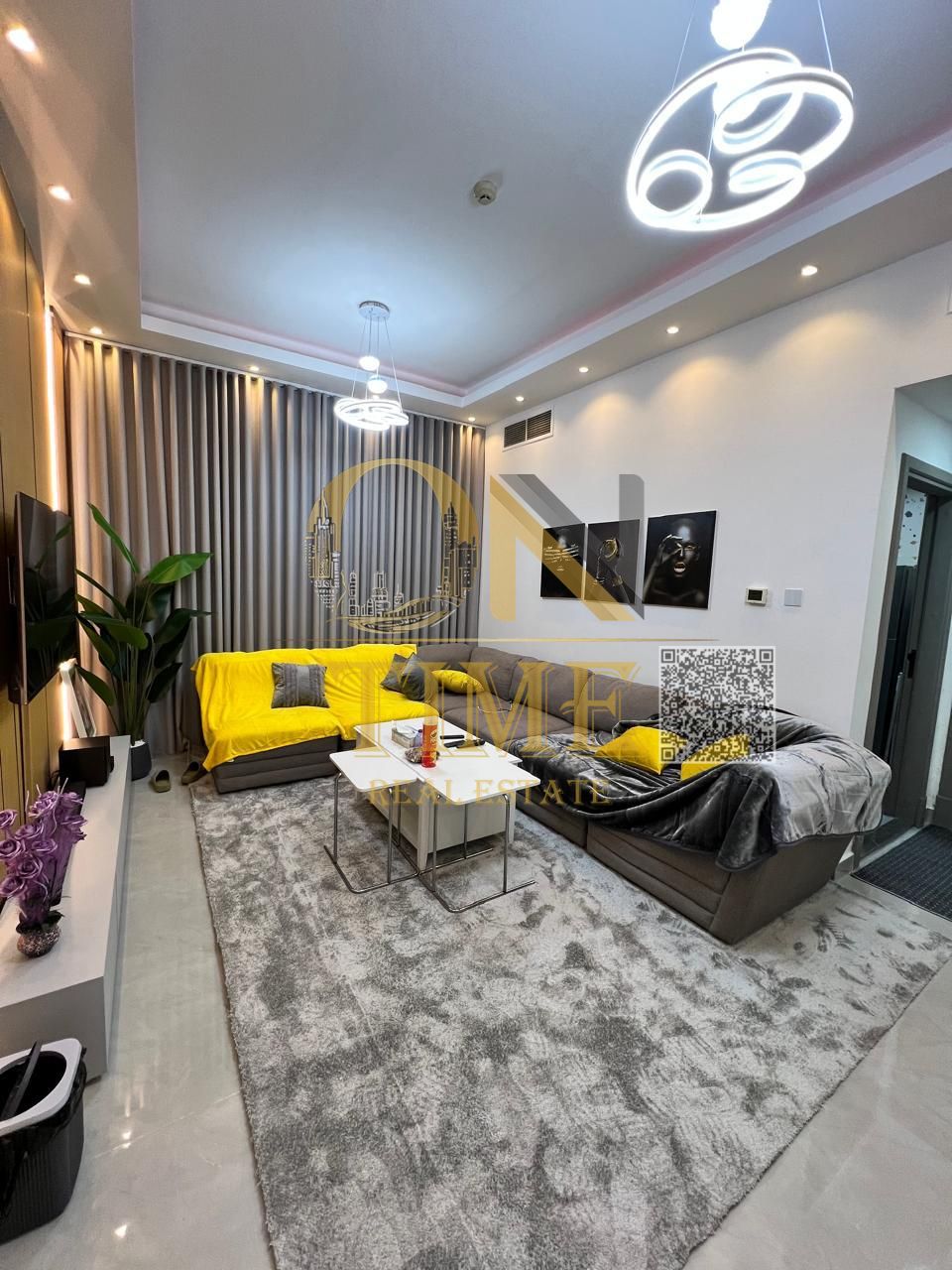 Prime location, easily accessible / Excellent views / Easy access to main roads / Close to services