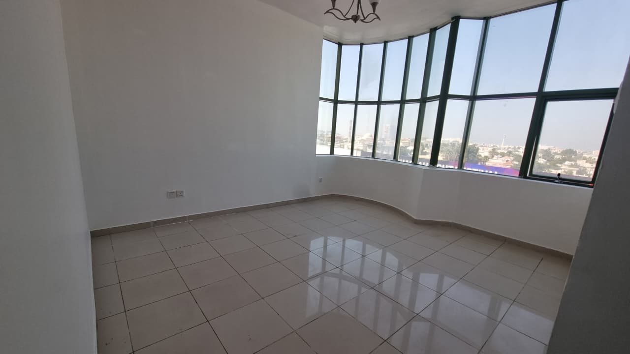 One bedroom and living room, free maintenance, special price