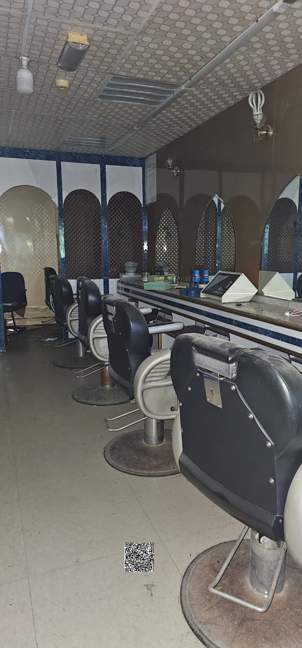 A men's salon shop is available for annual rent in Ajman, Al Rashidiya 2. The price is 42,000 AED, payable in 4 installments.