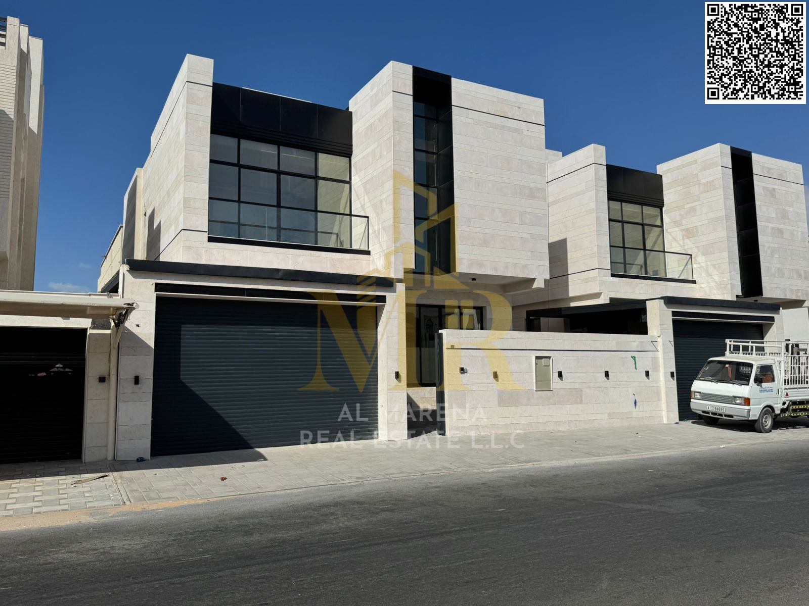 Luxury Villa for Sale in Al Yasmeen – Two Floors + Roof A great opportunity to own a modern and elegant villa in Al Yasmeen district, built on a