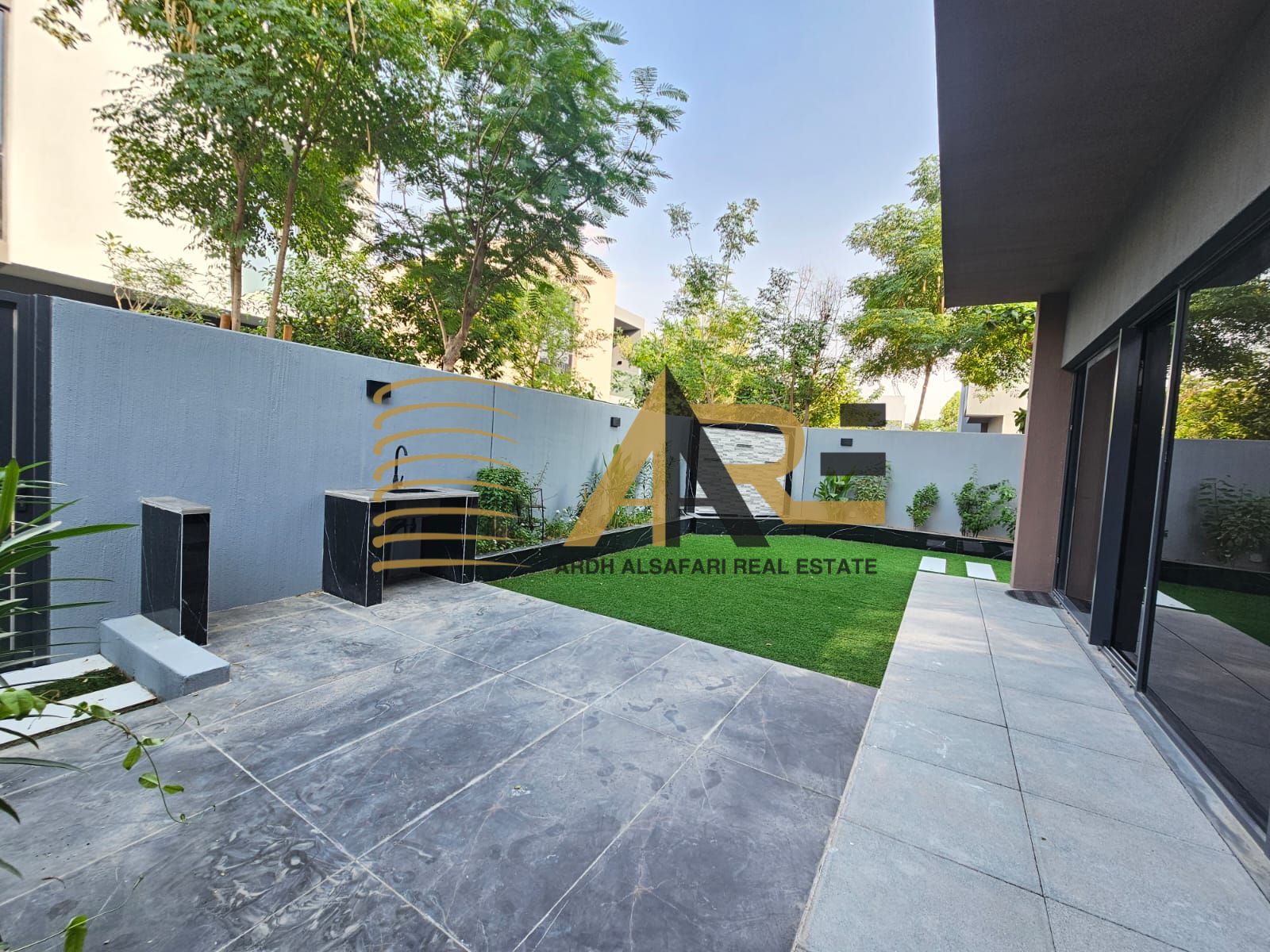 Ready To Move Luxurious 3BR townhouse Corner End unit