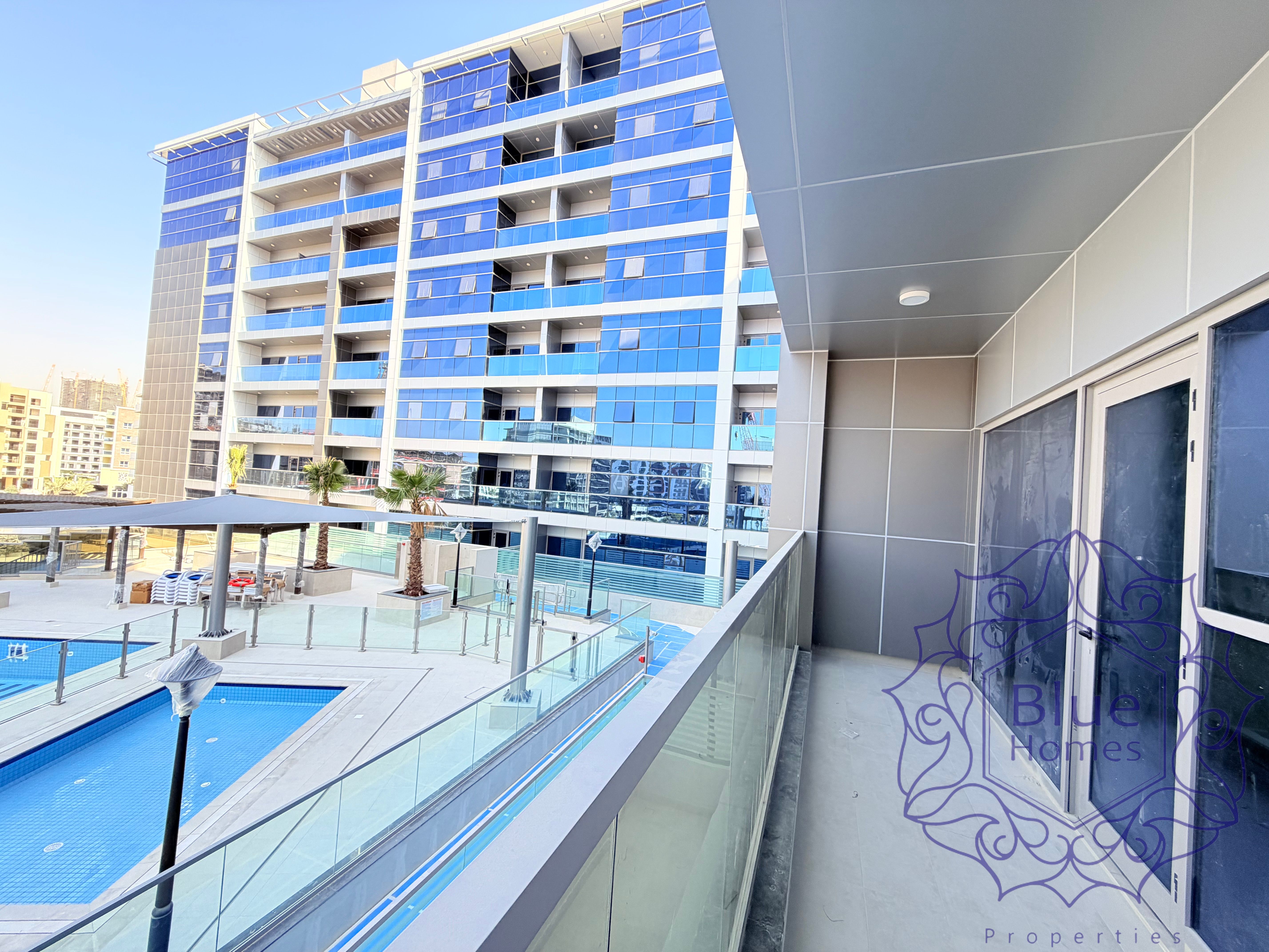 Maidroom / community view / Brand New