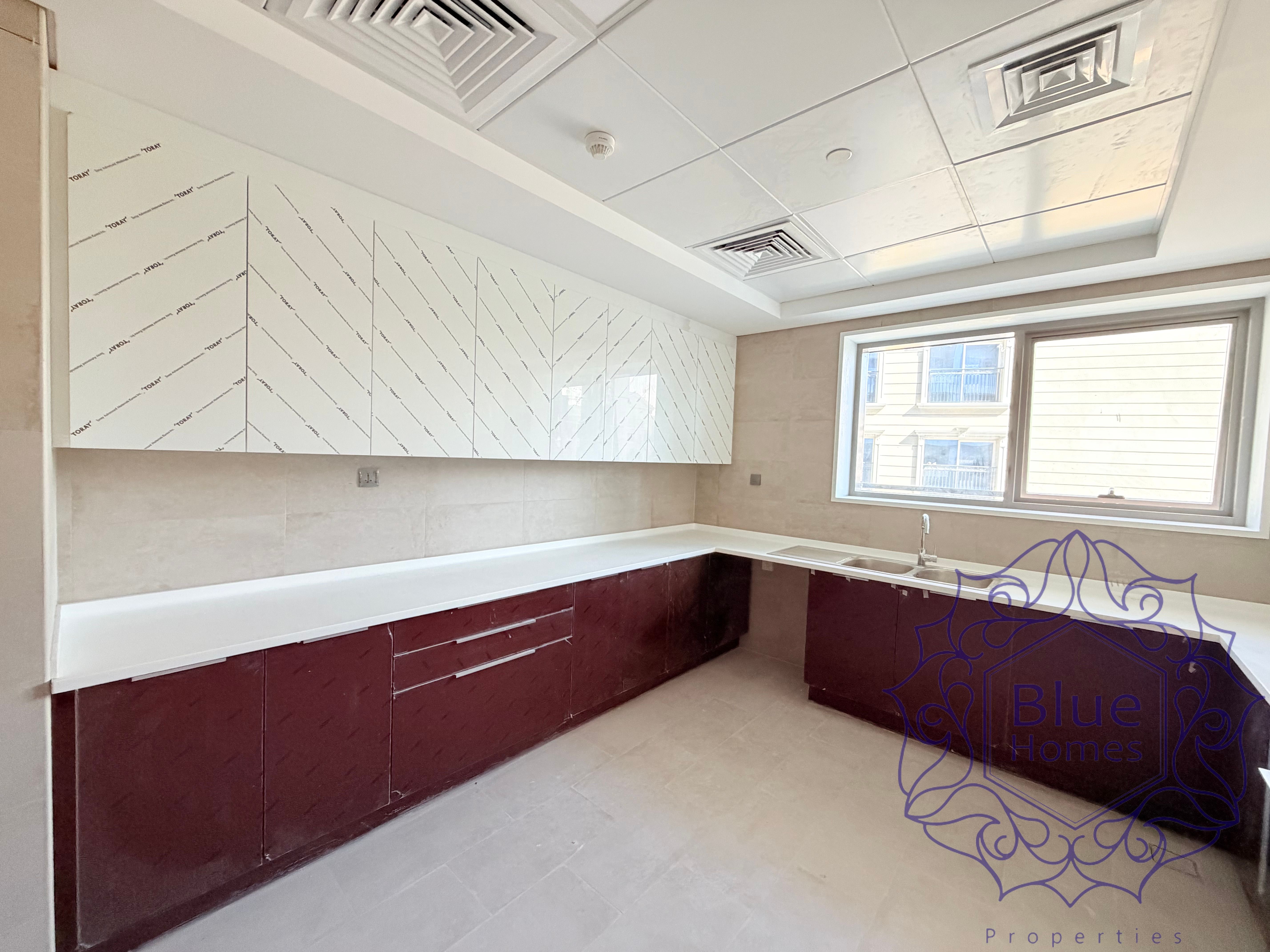 Maidroom / double balcony/ brand new