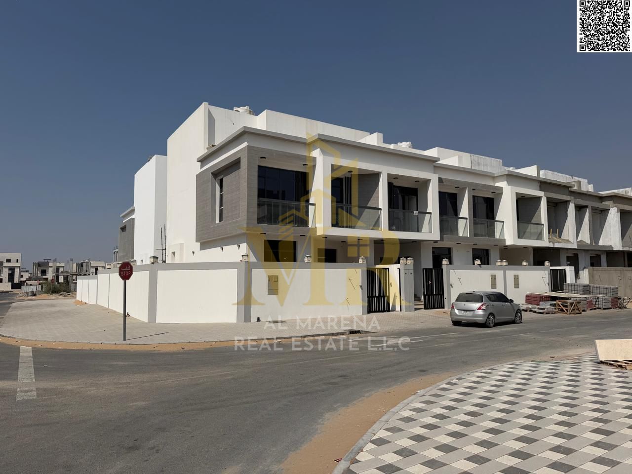 Corner villa, two floors and a roof, with 6 bedrooms, price includes registration and ownership fees, ready to move in, in one of the most prestigious