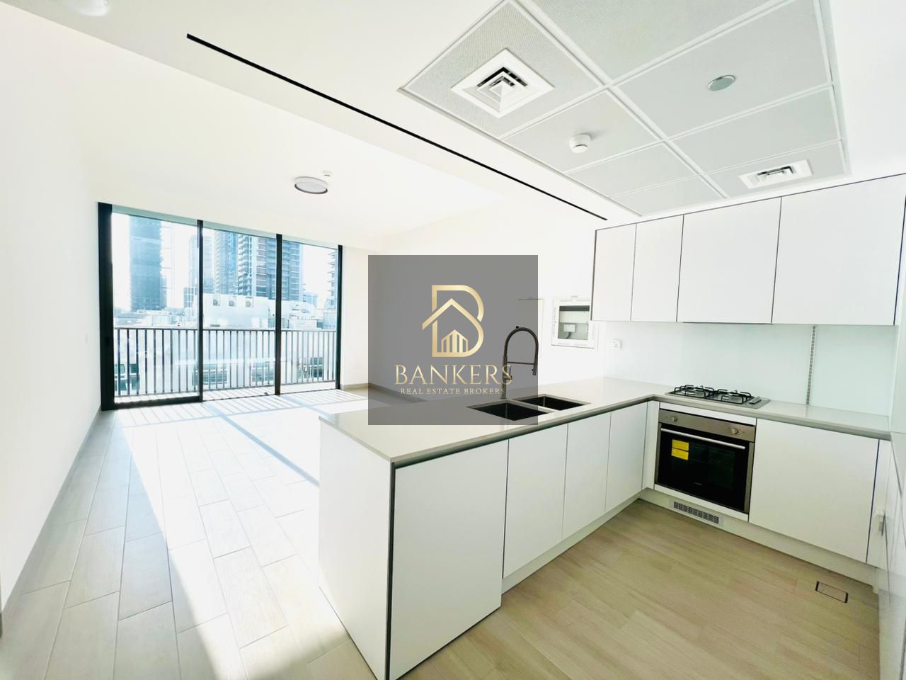 ALL 3 MASTERS | PARK VIEW | FITTED KITCHEN