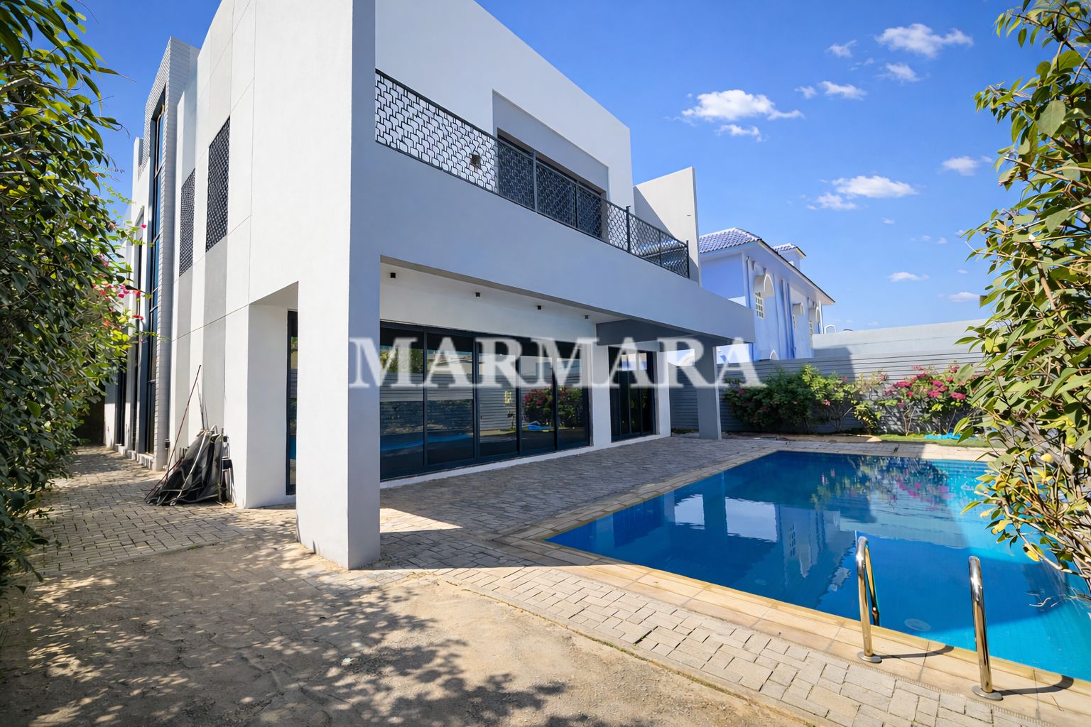 Absolutely Stunning 5-Bed | Private Pool | Prime