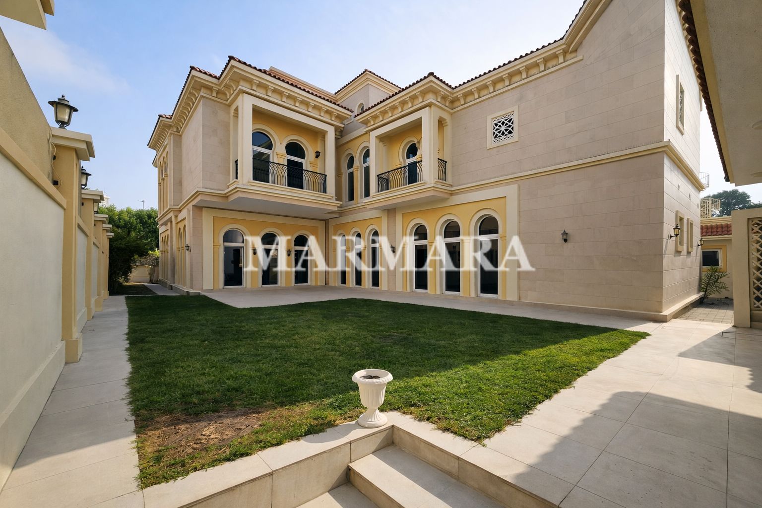 Spacious 6-Bed | Private Garden | Jumeirah 1