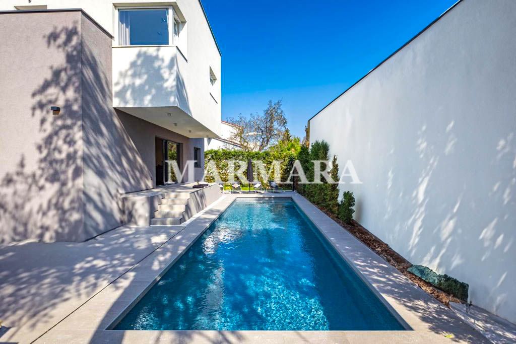 Ultra-Modern 5BR Independent Villa | Private Pool