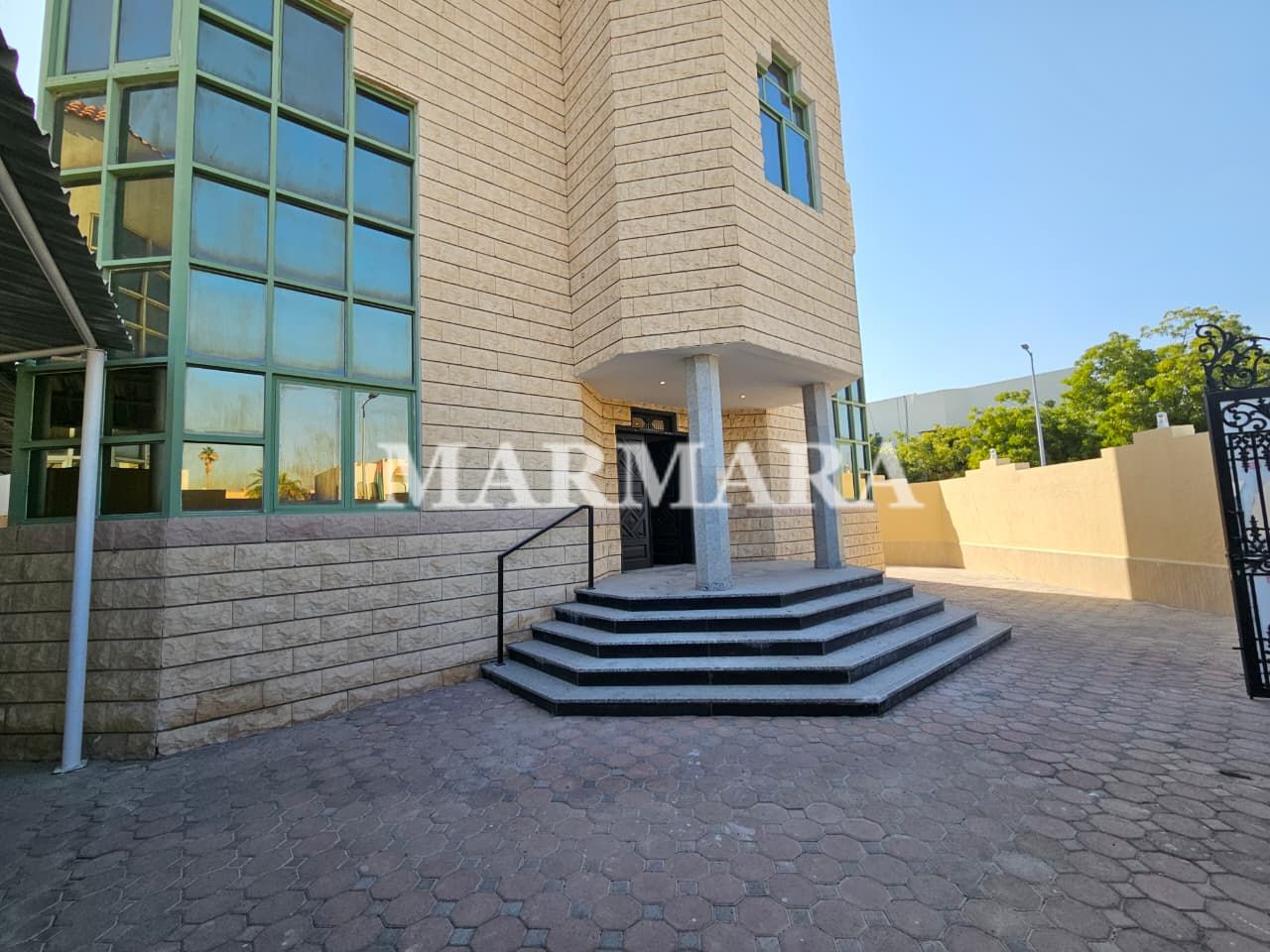 Independent Renovated 5BR Villa | Umm Suqeim 1