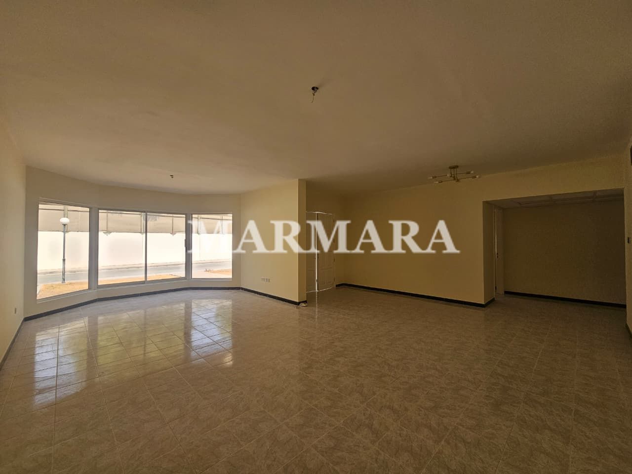 Prime Location | Cozy Single-story villa | Swimming pool | Tennis court