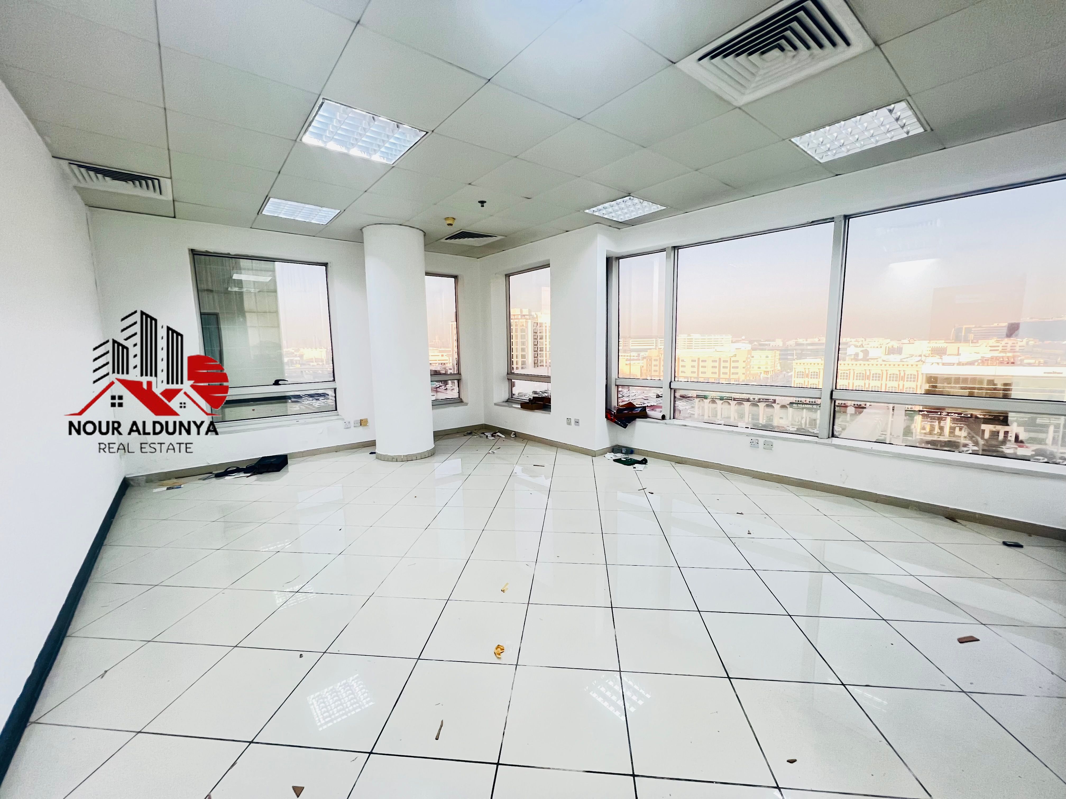 FULLY FITTED//FRONT OF METRO// 929SQFT// BOOK NOW