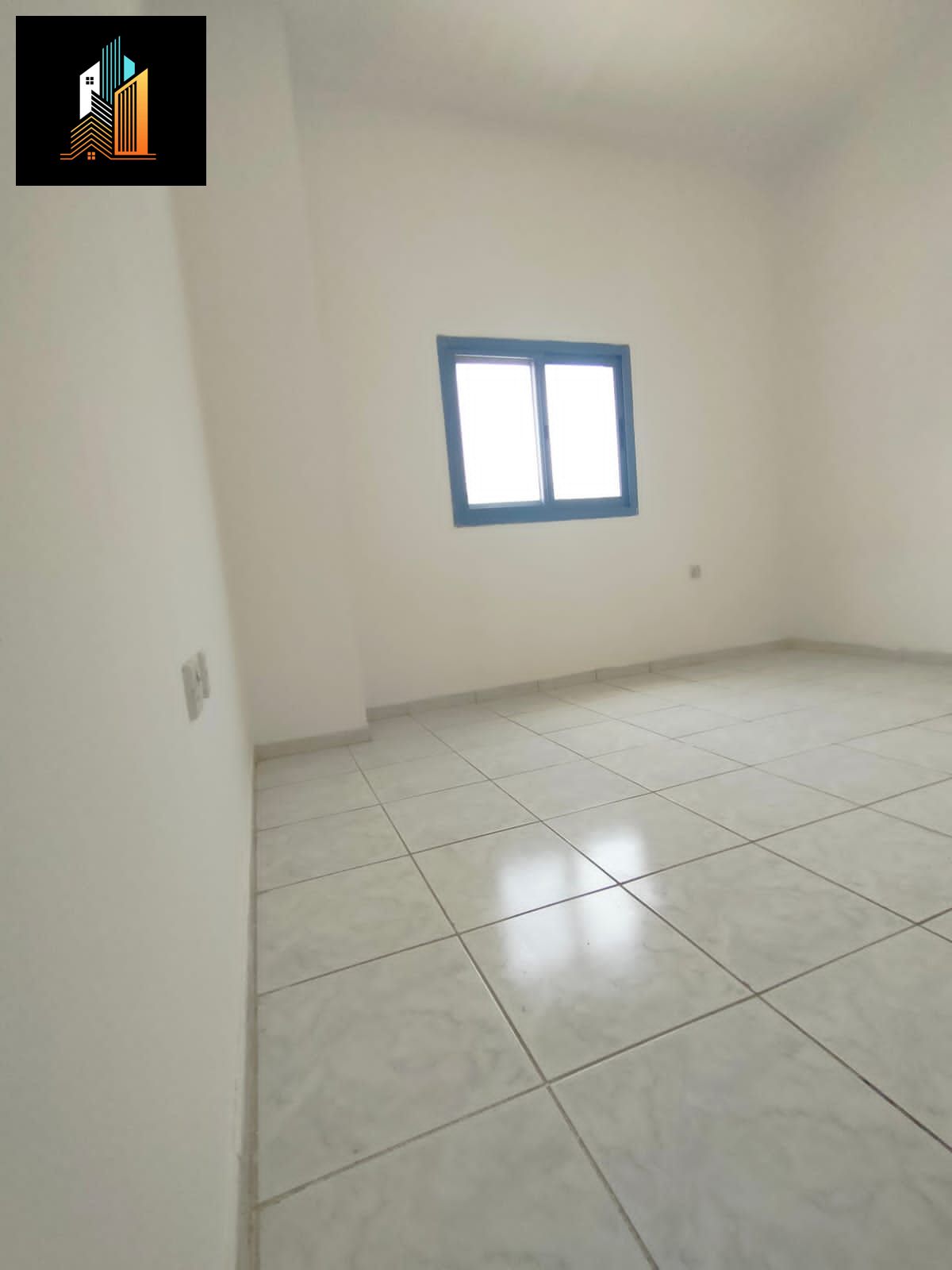 VERY CHEAP CENTRAL AC 1BHK/2 BATHROOMS AND CLOSE HALL AT PRIME LOCATION
