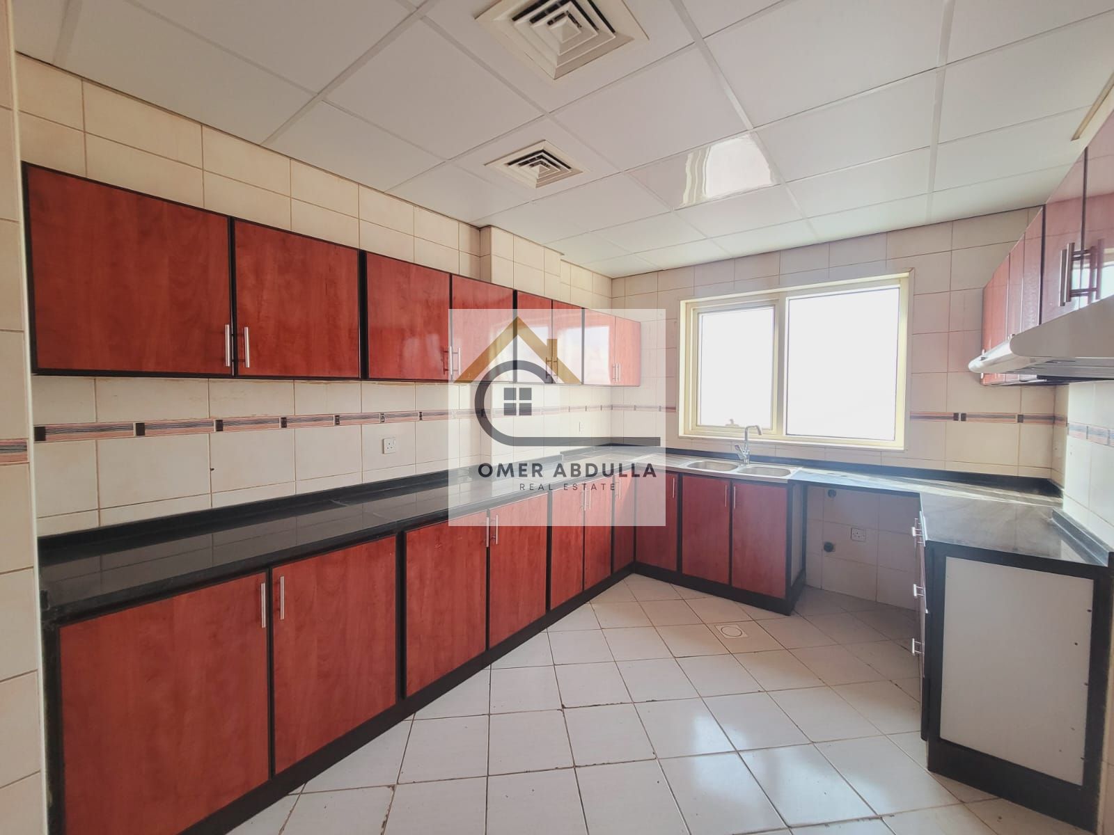Spacious 2bhk Apartment on the road building In Muwaileh Area
