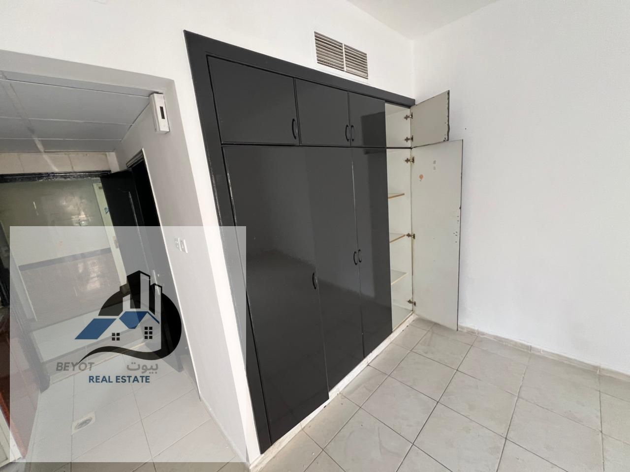 For annual rent in Ajman, Al Rashidiya 3 area, on Al Murour Street, near Ajman One and the Corniche.