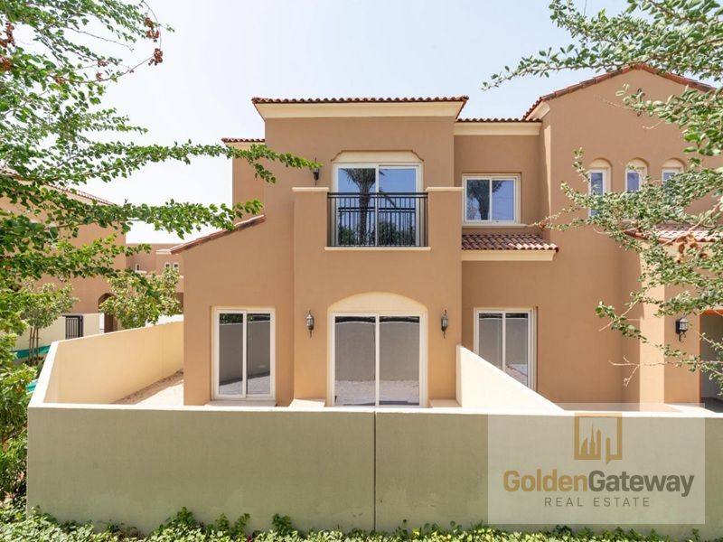 Corner Single Row | Vacant | 3BR+M | Park & Pool