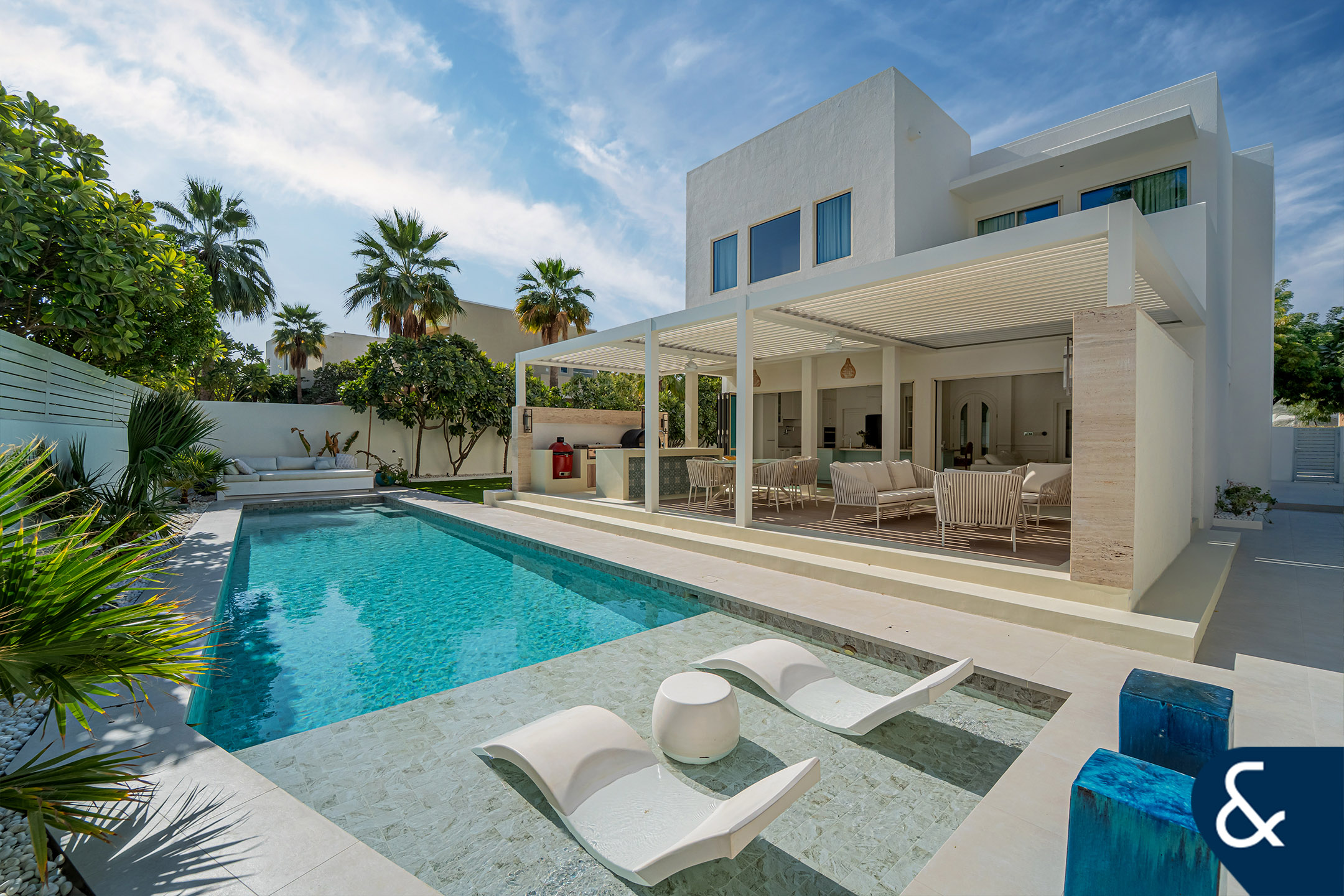 5 Bedrooms | Fully Upgraded | Well Located