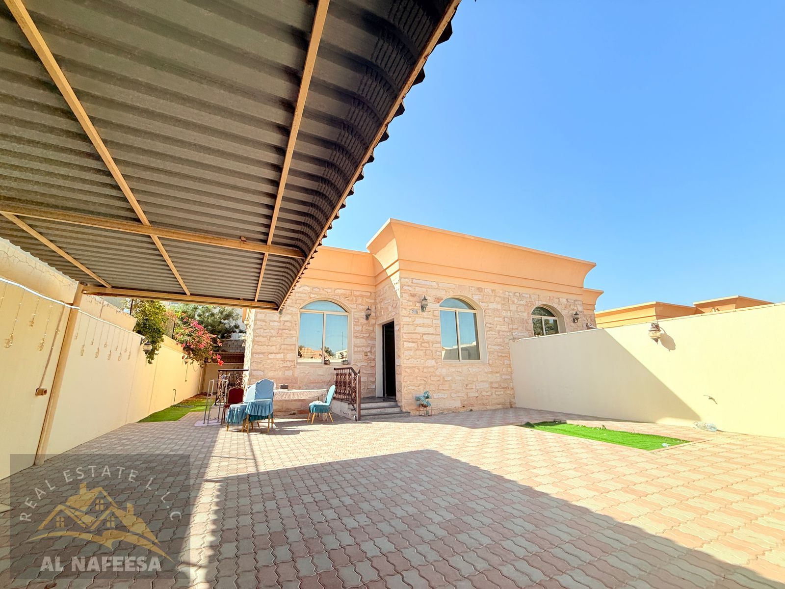 SINGLE STORY AWAY FROM FLIGHT PATH CORNER 3 BEDROOM VILLA MIRDIF NEAR CITY CENTER